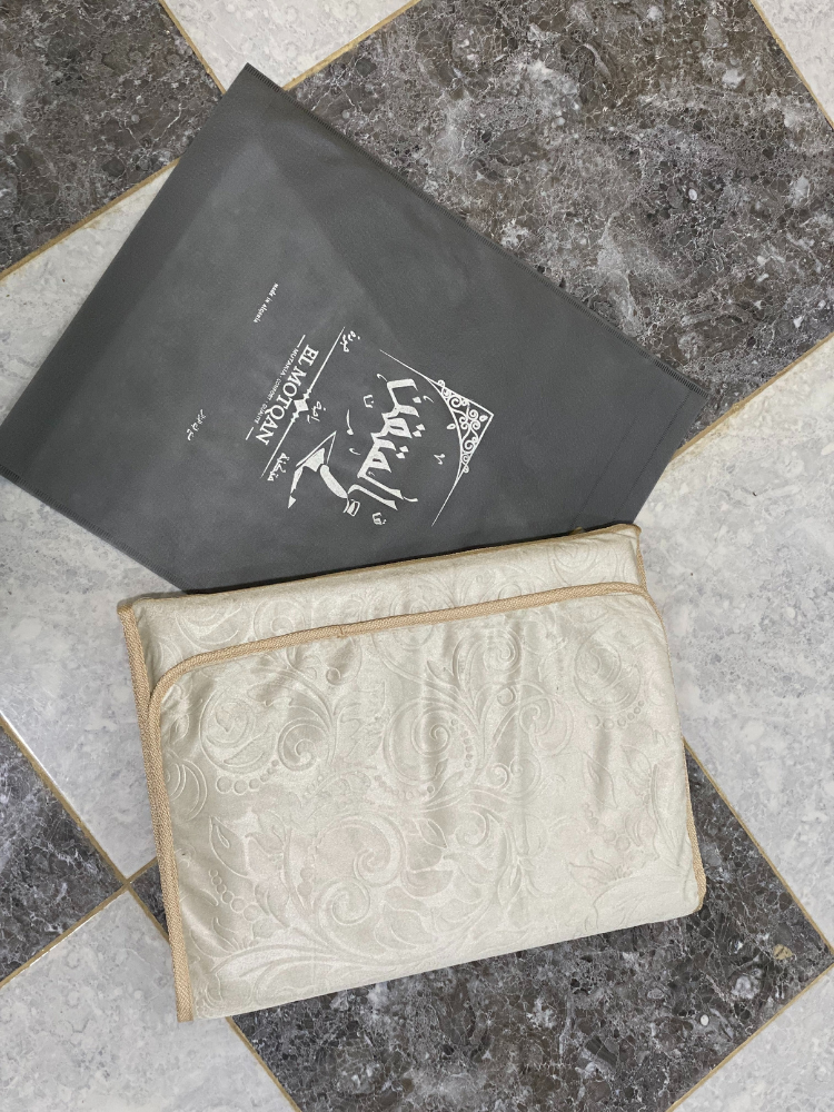 مسند الظهر و سجادة صلاة في ان واحد - الصورة 2